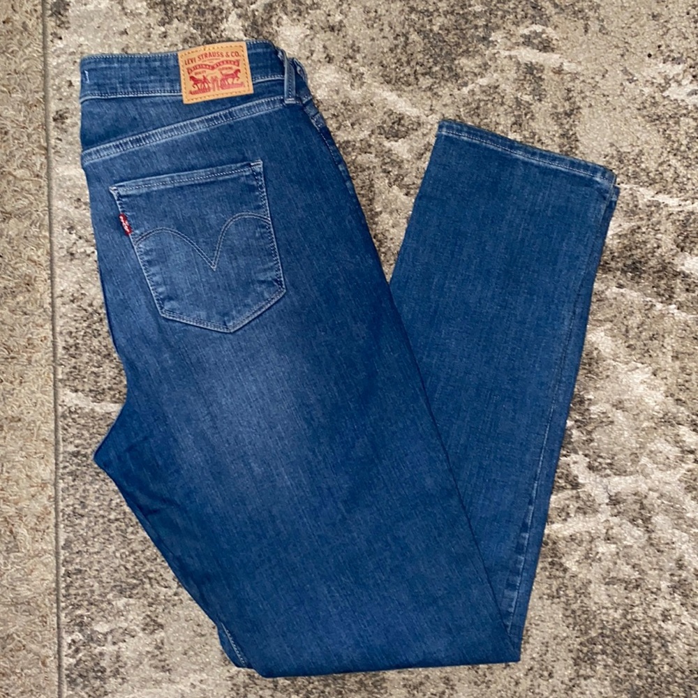 🌟EUC Levi’s Classic Mid Rise Skinny Jeans